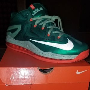 Max LeBron 11 Low "Biscayne" Mystic Green
